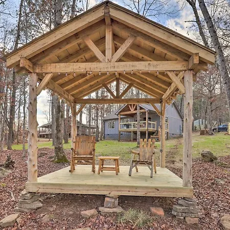 Villa Creek-View Getaway With Deck, Yard, And Fire Pit!